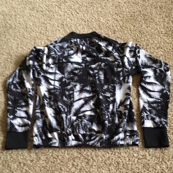 Fabletics Diana Bomber Malibu Light Weight Jacket - Picture 5 of 13